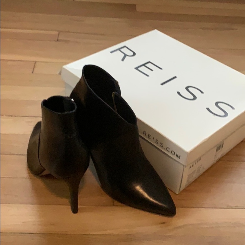 Reiss zip-up heel booties